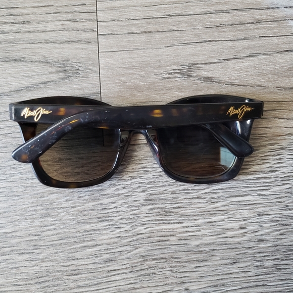 MAUI JIM - Sunglasses & case - Picture 7 of 16